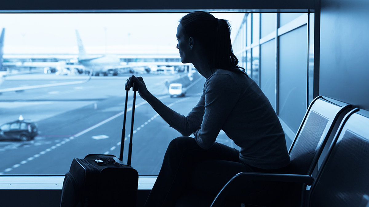 HERO-AIRPORT-WOMAN-WINDOW-KieferPix-Shutterstock_254786722