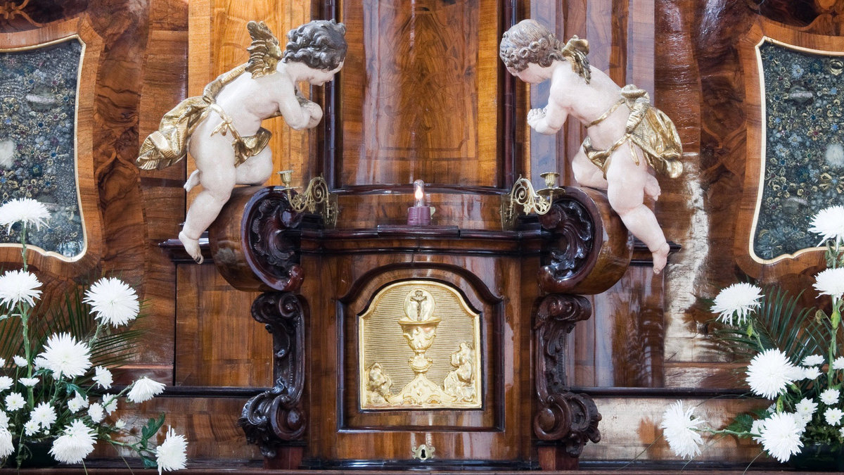 HERO TABERNACLE ALTAR CHURCH ANGELS ©Peter Zurek:Shutterstock