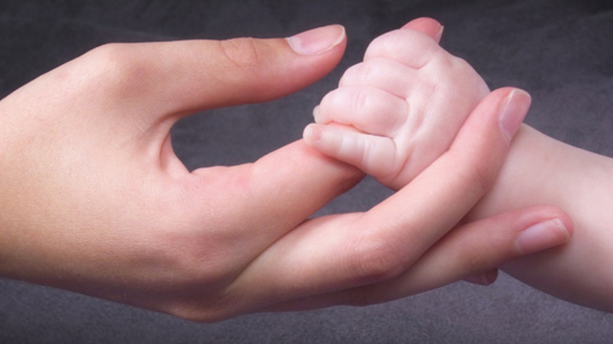 Mother_baby_hand