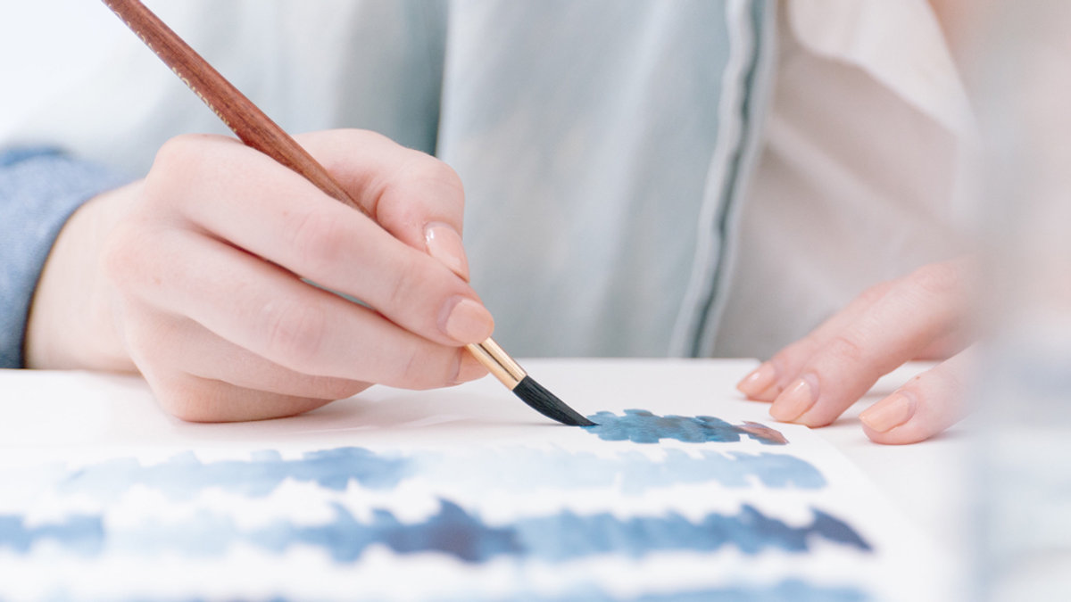 WEB 3 ARTIST HANDS WOMAN PAINTING BLUE Unsplash