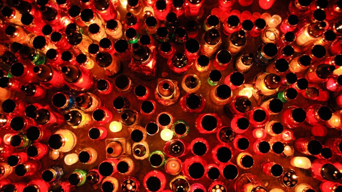 WEB ALL SAINTS CANDLE TOUSSAINT cc Arek Flickr