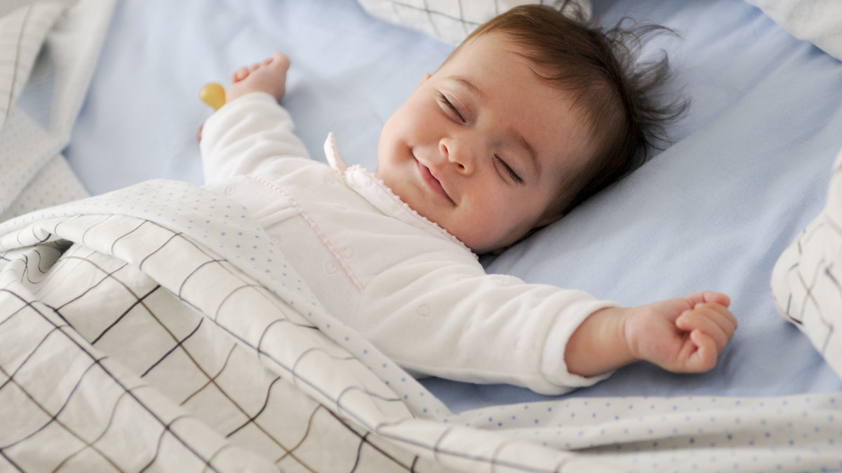 WEB BABY SMILE SLEEP DREAM © javi_indy – Shutterstock