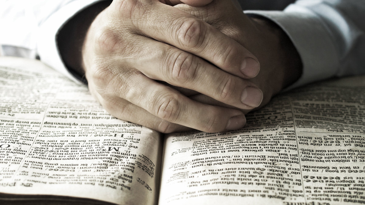 WEB BIBLE HANDS PRAY READ © Twin Design – Shutterstock