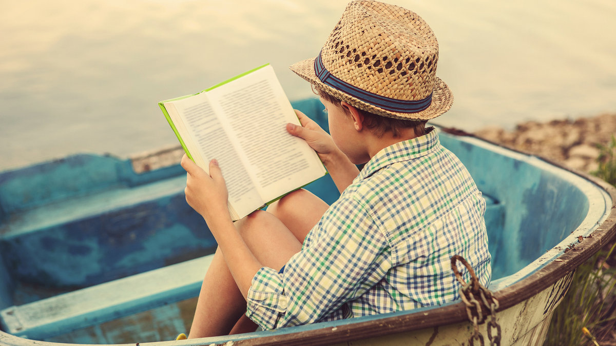 WEB BOOK SUMMER BOY READ © Soloviova Liudmyla ? Shutterstock