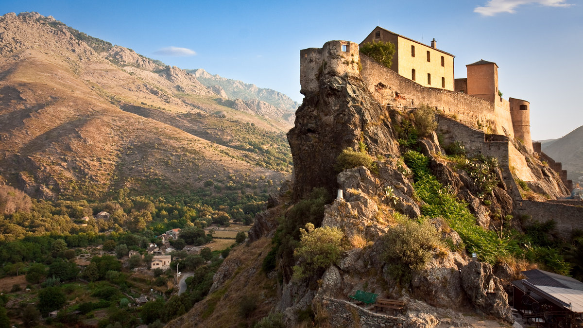 WEB CITADEL CORTE CORSICA CASTLE © Dominik Michalek – Shutterstock