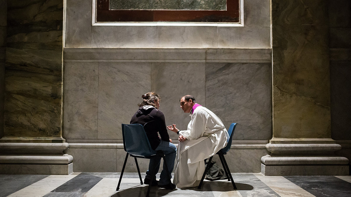 web-confession-spiritual-direction-080_hl_jlusseau_297881-jeremie-lusseau-hans-lucas