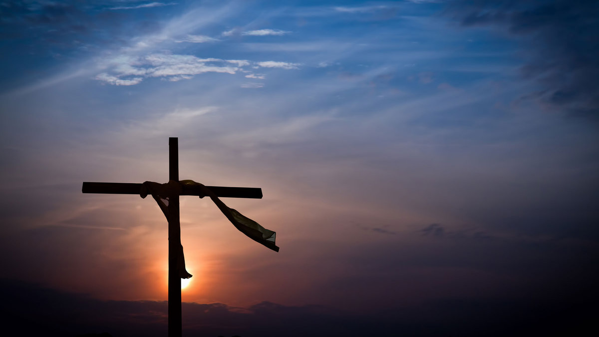 WEB-CROSS-HILLS-SUNSET-SKIES–mbolina-Shutterstock_381056461