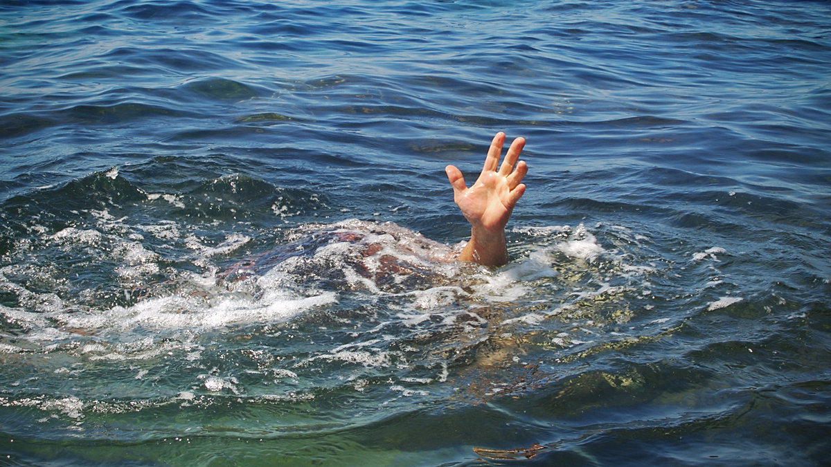 WEB-HAND-REACHING-DROWNING-Russal-Shutterstock_91374980