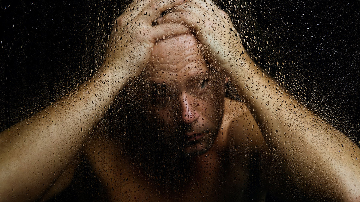 web-manb-shower-glass-water-iconogenic-shutterstock_266683505-3