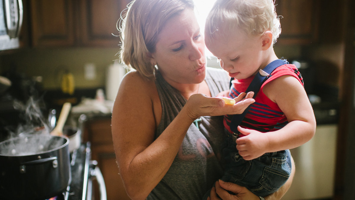 WEB-MOTHER-TODDLER-SON-COOKING-Amanda-Tipton-CC
