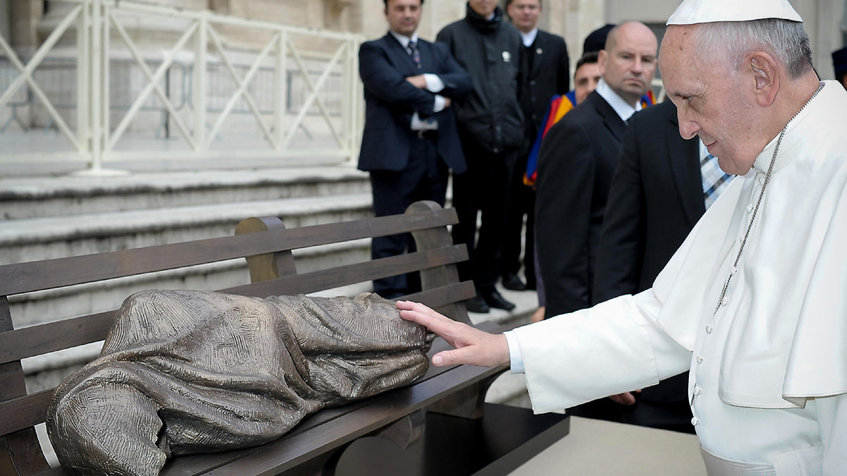 WEB-Pope-Francis-Blessing-HJ-HR-Supplied-Photo