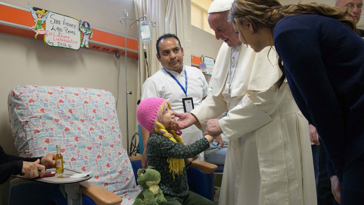 PAPA FRANCISCO VISITA HOSPITAL INFANTIL DE MÉXICO