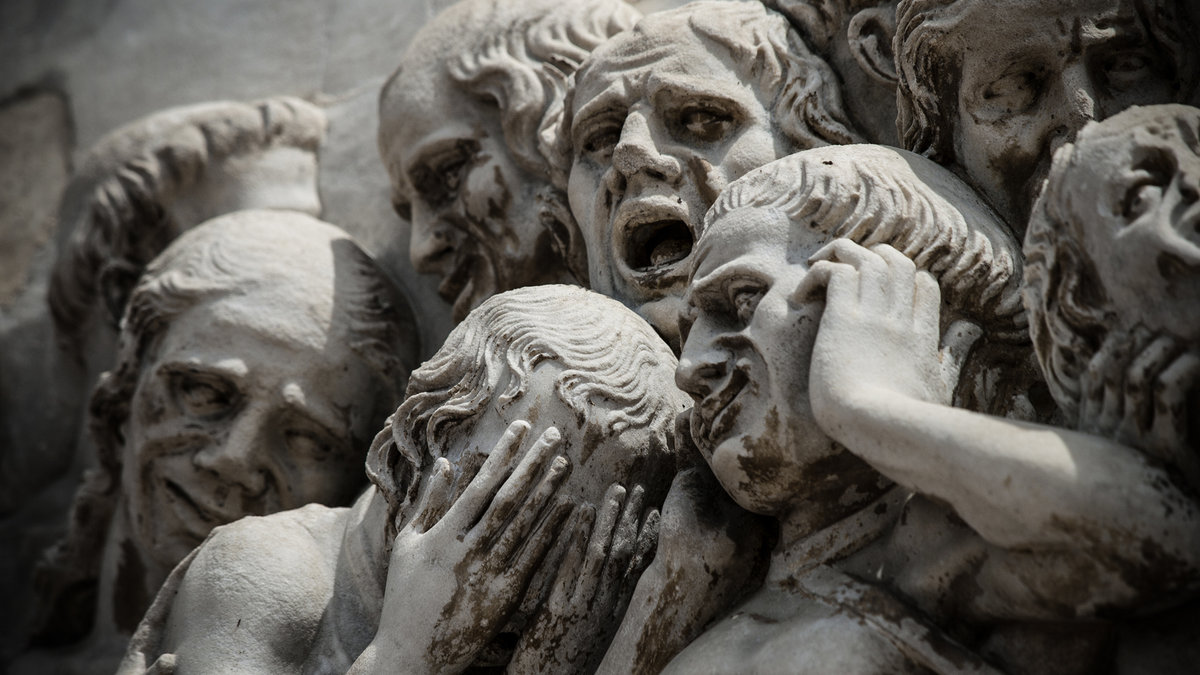 WEB-PURGATORY-SCULPTURE-Zebra0209-Shutterstock_96022541