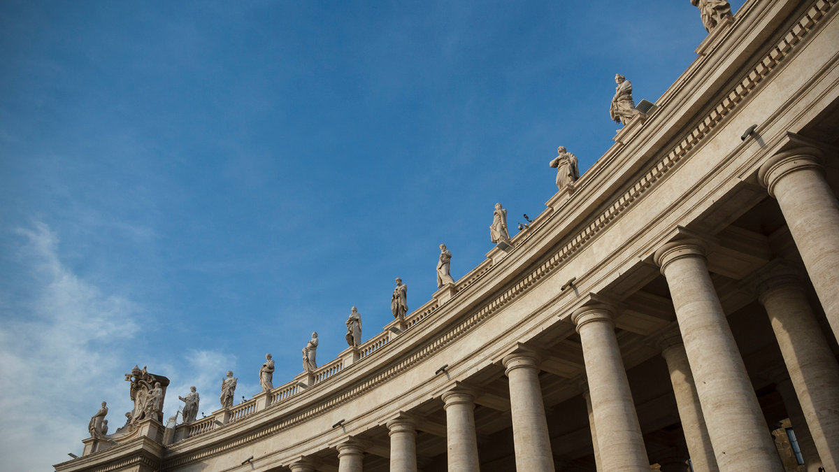 WEB ST PETERS BASILICA DETAIL INTERIOR AT004 Shutterstock 09
