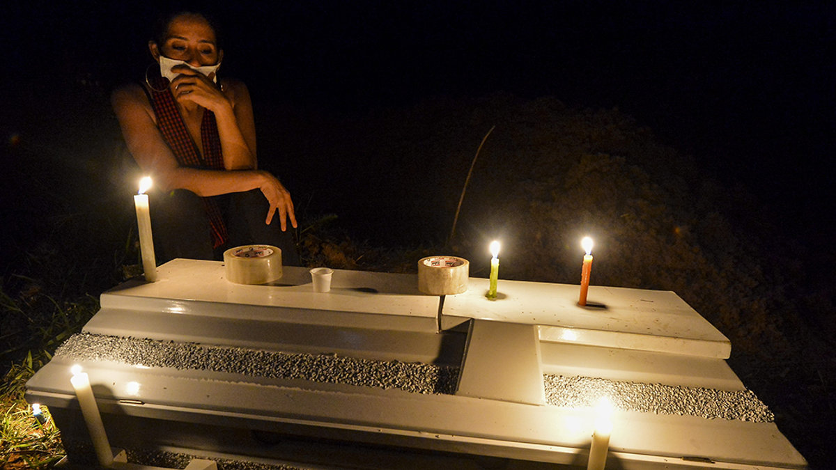 WEB3-COLOMBIA-MUDSLIDE-DEATH-CASKET-000_N87UT-Luis-Robayo-AFP