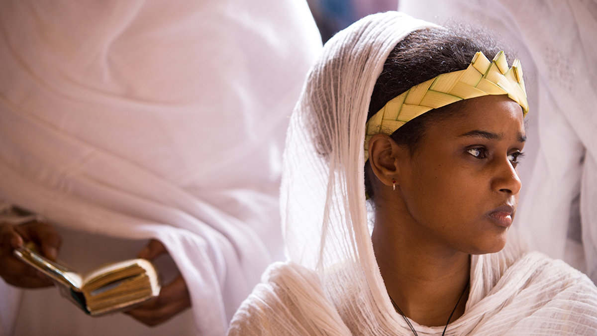 WEB3-COPTIC-WOMAN-SHAWL-075_ezzat-notitle170409_npQCA-Ibrahim-Ezzat-NurPhoto