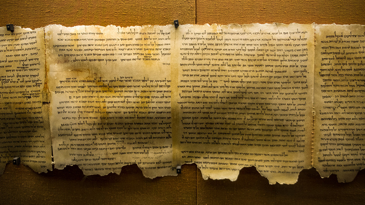 WEB3-DEAD-SEA-SCROLLS-shutterstock_555873916-Shutterstock