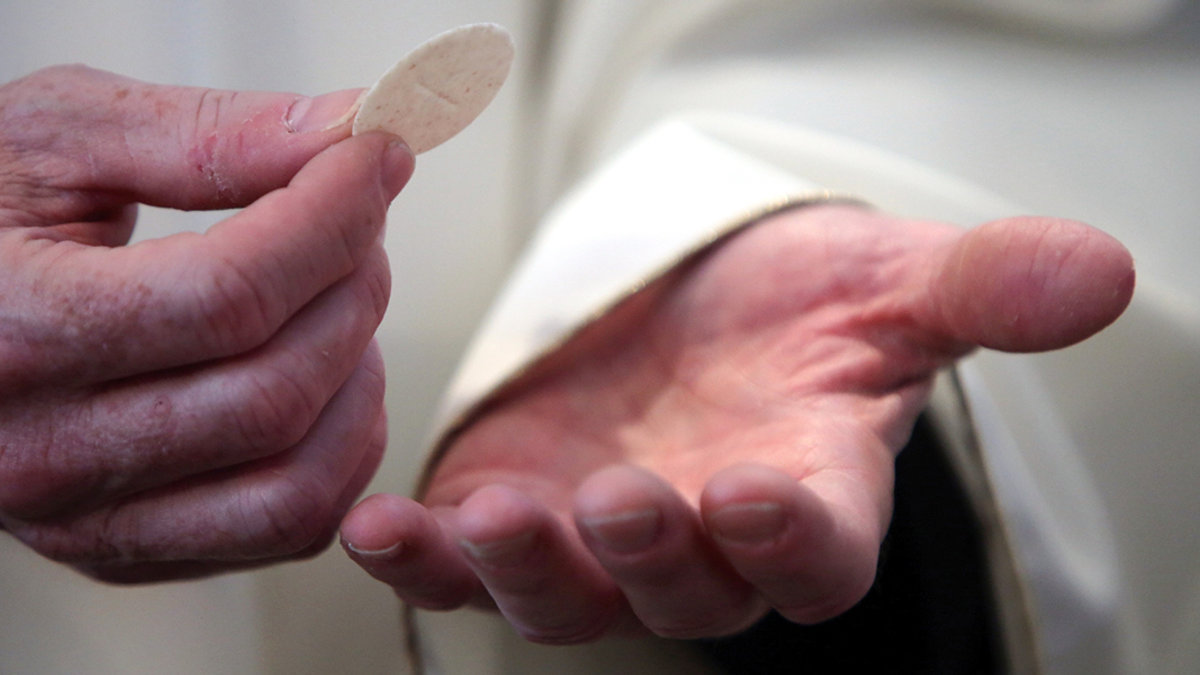 WEB3-EUCHARIST-COMMUNION-HANDS-CLOSEUP-George-Martell-Archdiocese-of-Boston-CC