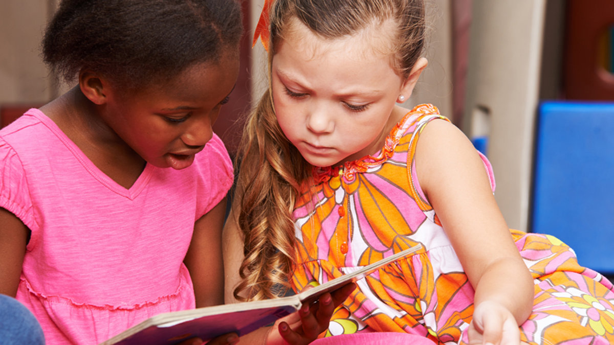 WEB3 GIRLS READING CLASS BOOK FRIENDS Shutterstock