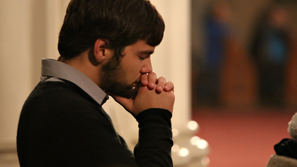 web3-man-praying-mass-church-george-martell-the-pilot-media-group-cc