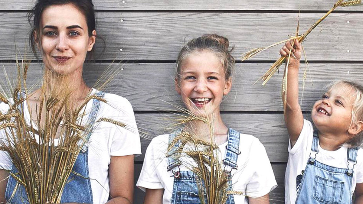 web3-mom-daughters-fun-play-instagram