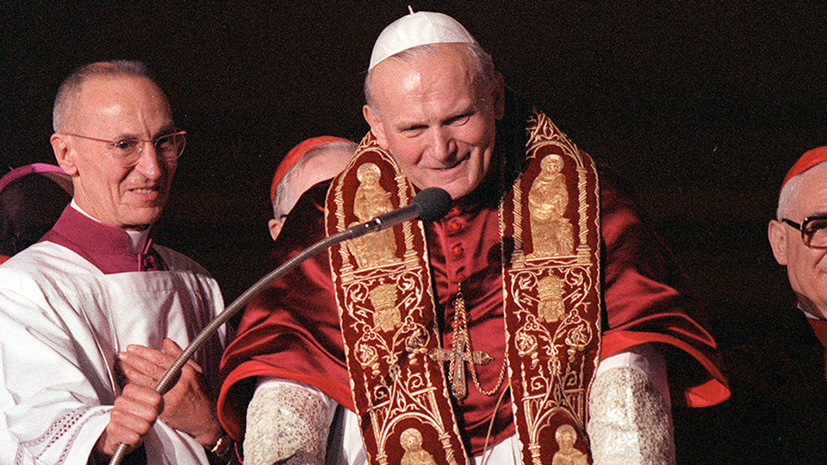 WEB3-POPE-JOHN-PAUL-II-AP_050402010362-AP-Photo-Massimo-Sambucetti