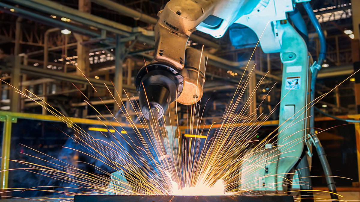 WEB3-ROBOT-WELDER-TECHNOLOGY-FACTORI–Factory_Easy-Shutterstock_456462904