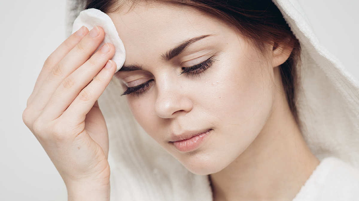 web3-skin-woman-sad-vichizh-shutterstock.jpg