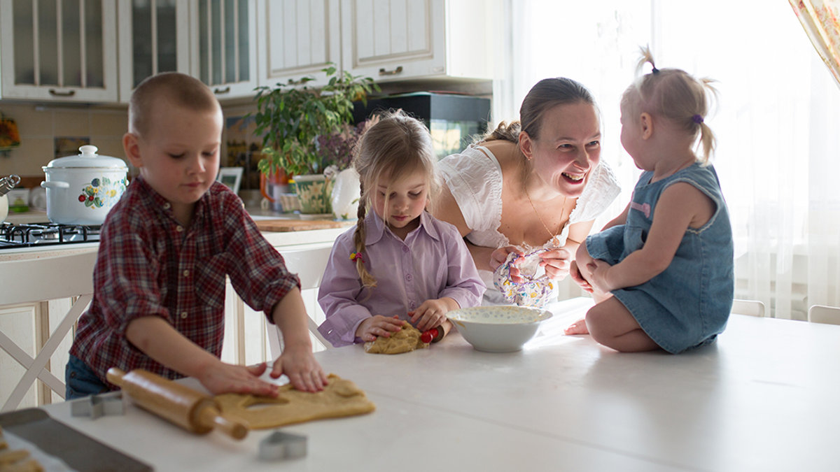 WEB3 THREE CHILD MOTHER KITCHEN Natalia Lebedinskaia-Shutterstock