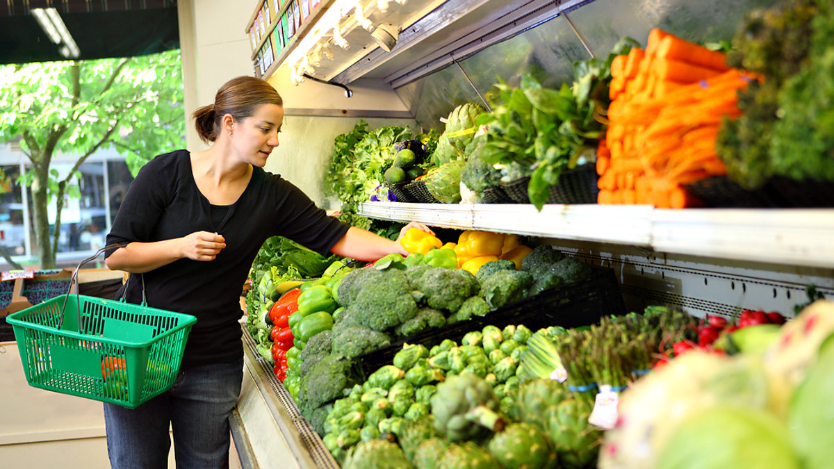 WEB3 WOMAN PRODUCE VEGETABLES GROCERY STORE SUPERMARKET Shutterstock