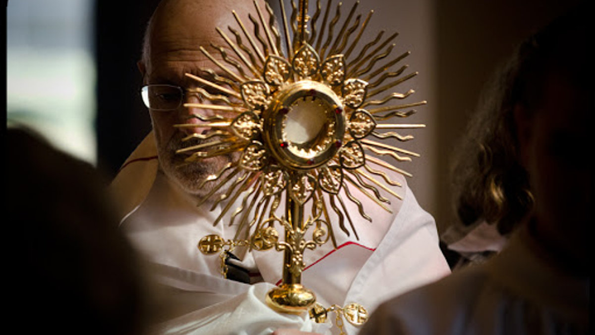 The Treasure of the Eucharist Jeffrey Bruno – fr