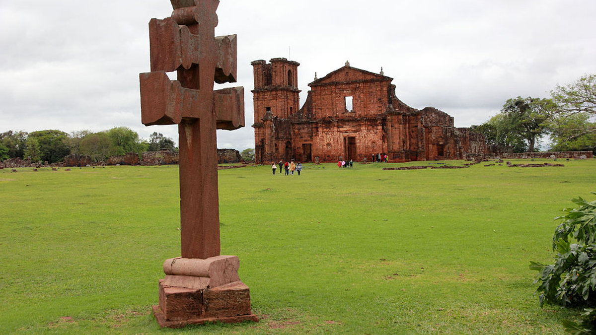 1024px-Sítio_Arqueológico_de_São_Miguel_Arcanjo_25