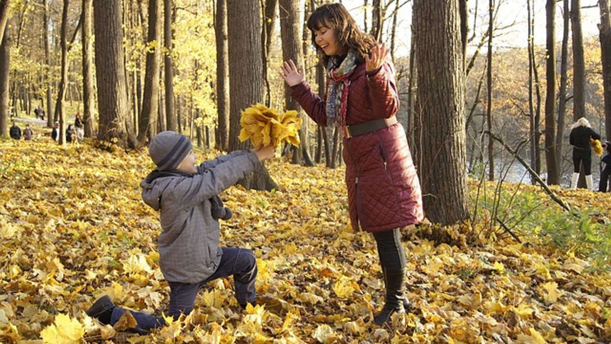 mother-and-son-864142_640