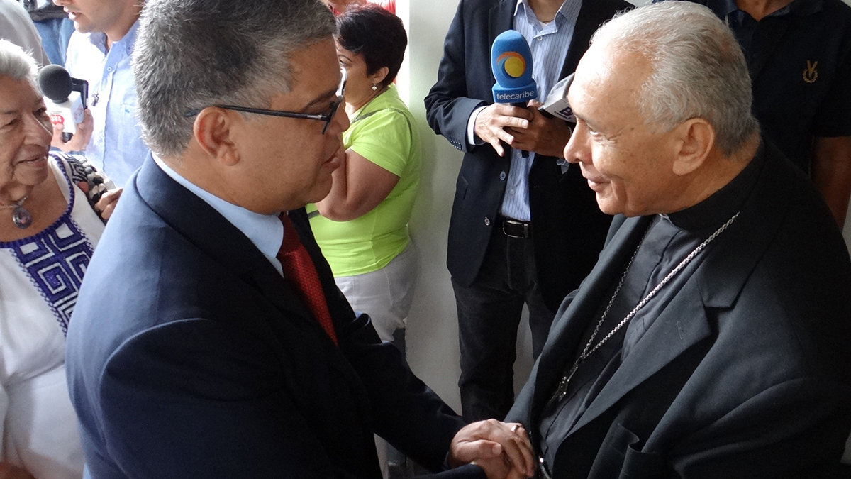 PRENSA – Monseñor Diego Padrón Sánchez recibe al ministro Elías Jaua en la sede de la Conferencia Episcopal Venezolana – Fotos @GuardianCatolic