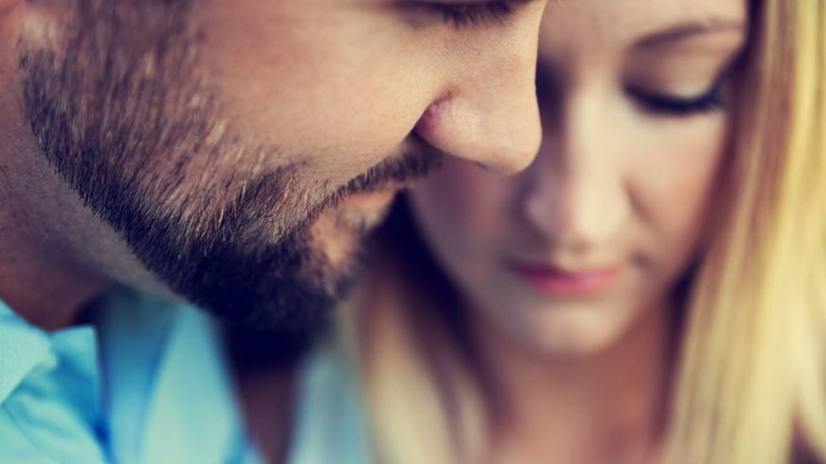 web-pray-couple-shutterstock_298278716-damon-shaff-ai