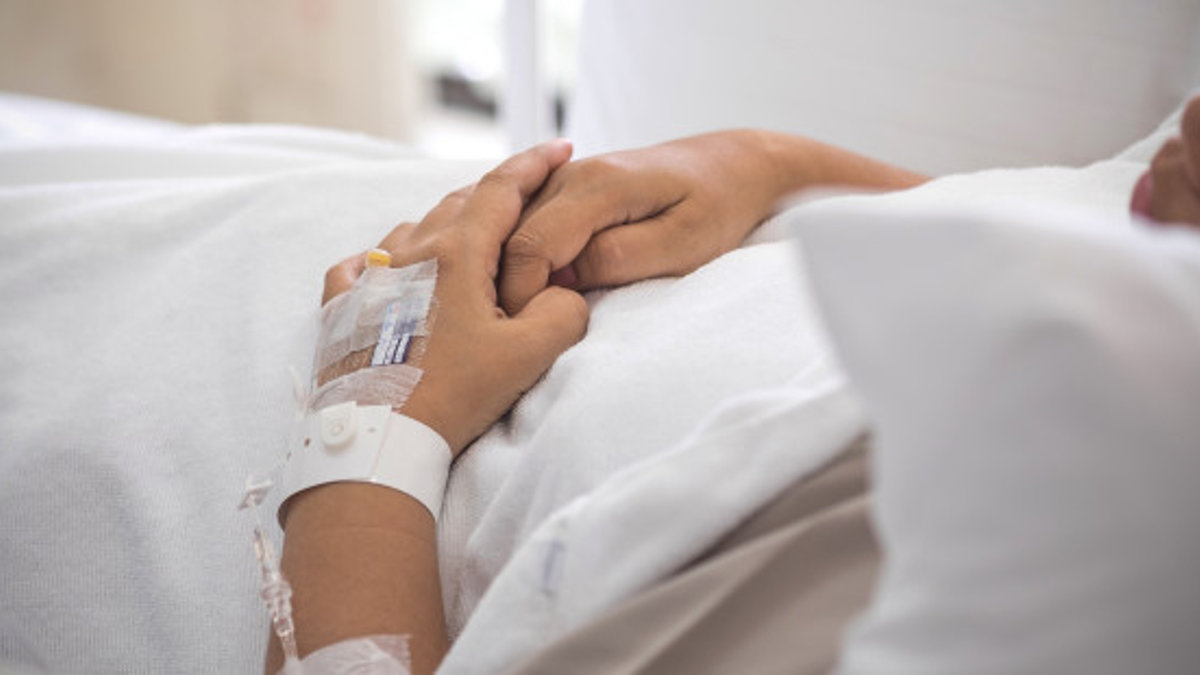 web-woman-hospital-hand-iv-mocha-vp-shutterstock_292645871