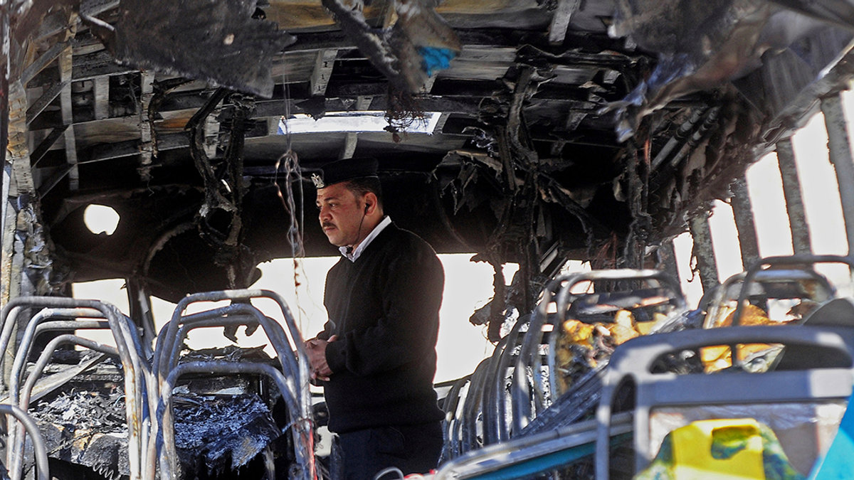 WEB3-EGYPT-BUS-BOMB-AP_678446150481-AP-Photo-Nameer-Galal