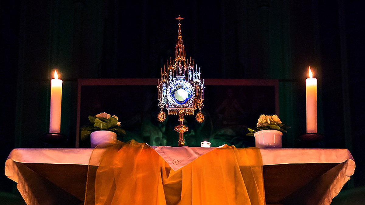 MONSTRANCE