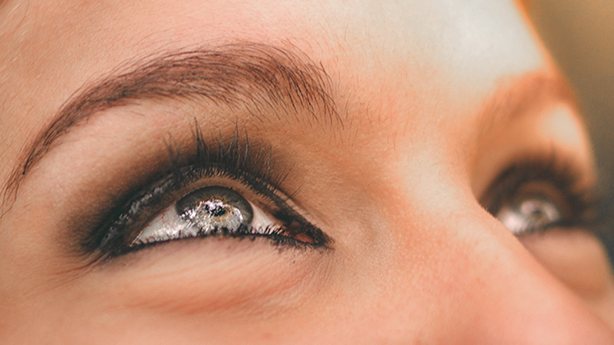 WEB3-EYES-LOOKING-UP-CLOSE-WOMAN-Mateus-Lunardi-Dutra-CC