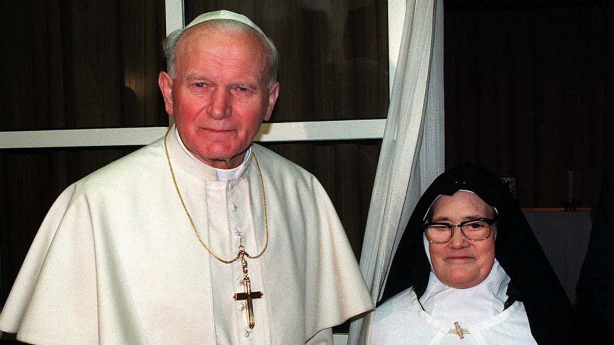 WEB3-LUCIA-SAINT-POPE-JOHN-PAUL-043_LUS_SAPA990628691360-Joao-Paulo-Trindade-LUSA-AFP