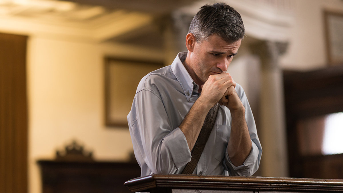 web3-man-praying-kneel-faith-stokkete-shutterstock