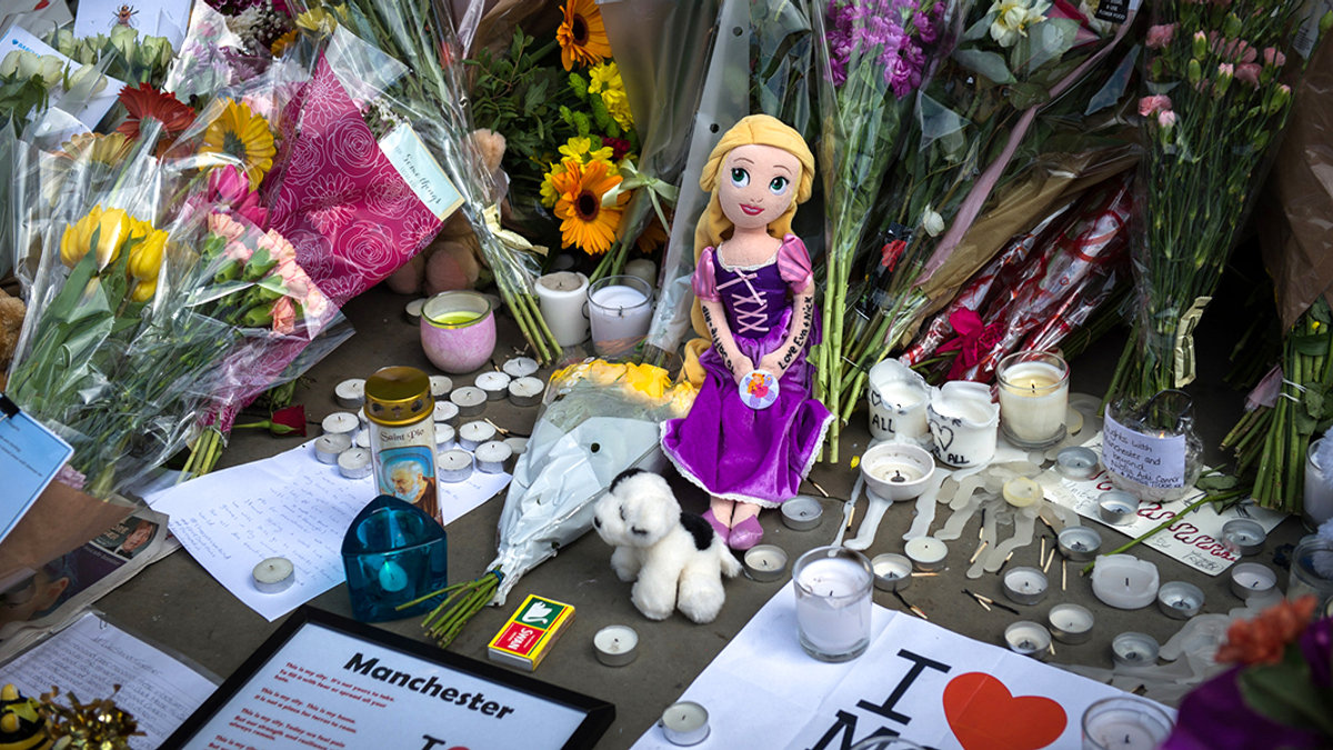WEB3-MANCHESTER-TERROR-GRANDE-FLOWERS-DOLL-Marcin-Mazur-Church-of-England-Wales-CC