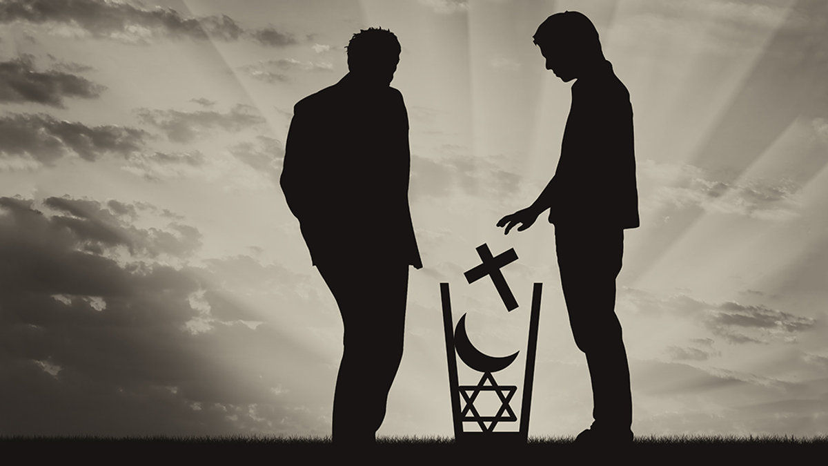 web3-religion-trash-faith-ateism-prazis-shutterstock
