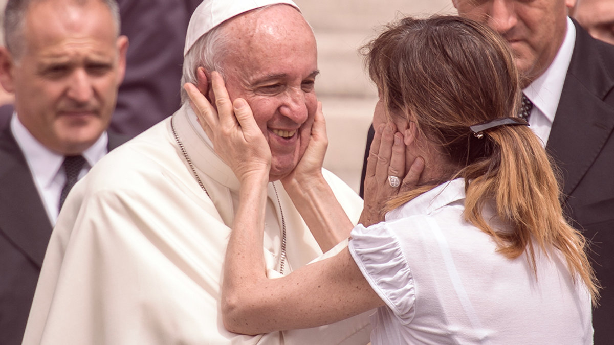 WEB-MEME-POPE-FRANCIS-JOY-©-Antoine-Mekary-ALETEIA