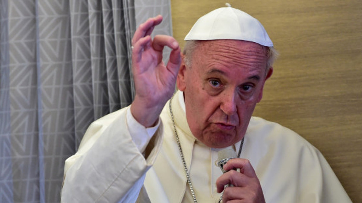 web-pope-kenya-press-plane-giuseppe-cacace-afp-ai2