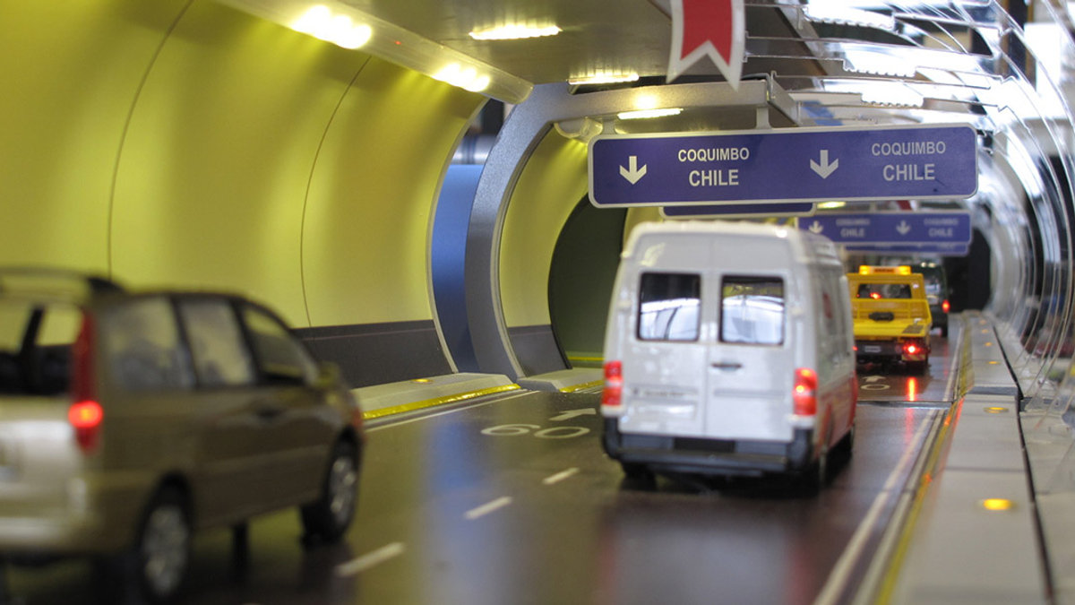 TUNNEL