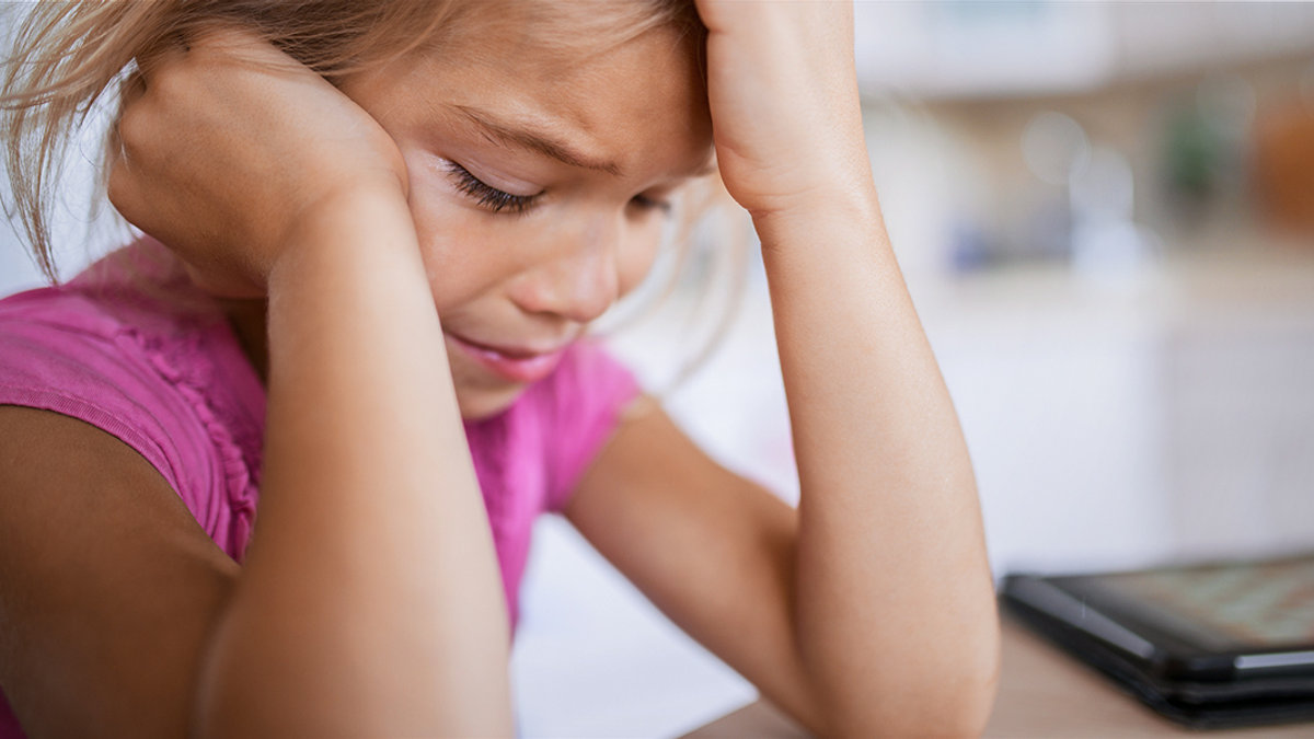 WEB3-CHILD-UPSET-SAD-EMOTIONS-Shutterstock