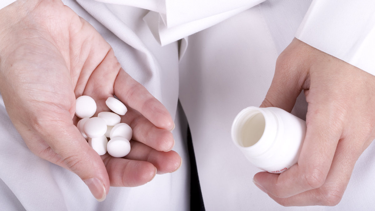 DOCTOR,HANDS,MEDICINE