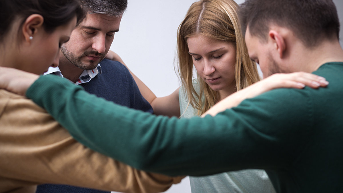 WEB3-GROUP-PRAYER-PEOPLE-HANDS-ON-SHOULDER-shutterstock_452653681