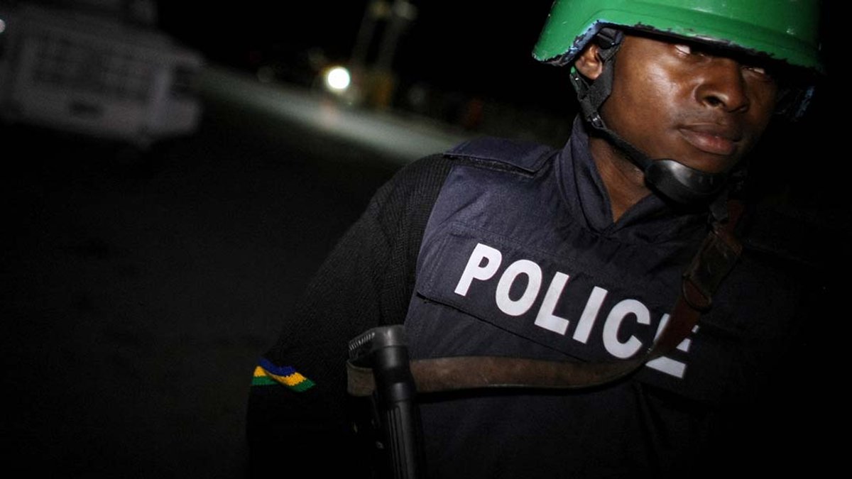 WEB3-NIGERIAN-POLICE-ARMED-AU-UN ST PHOTO – STUART PRICE-CC
